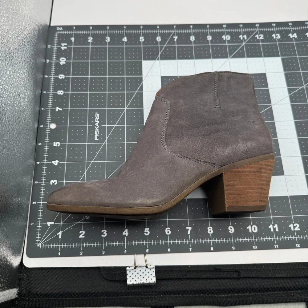 Frye Ankle Booties Womens 8.5 Grey Leather Pointed Toe Stacked Heel 3471731-JEA
